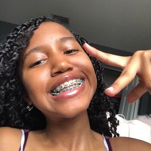 Meet your Posher, Laila